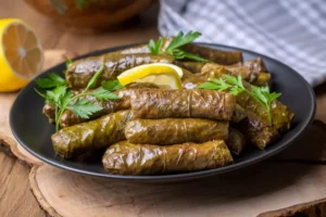 Repas traditionnel partagé dans une famille arménienne