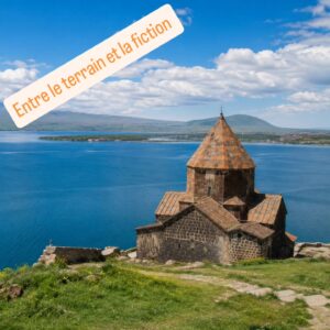 Panorama du lac Sevan entouré de montagnes en Arménie