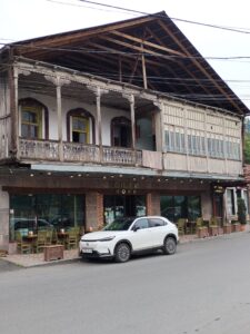 Rue traditionnelle du vieux Dilijan