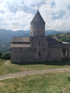 Monastère de Tatev dominant le canyon de Vorotan