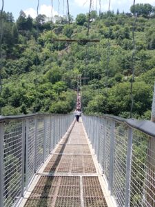Pont suspendu reliant les deux versants de Khndzoresk
