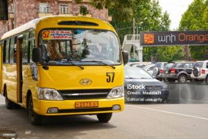 Marshrutka, minibus collectif utilisé pour les transports en Arménie